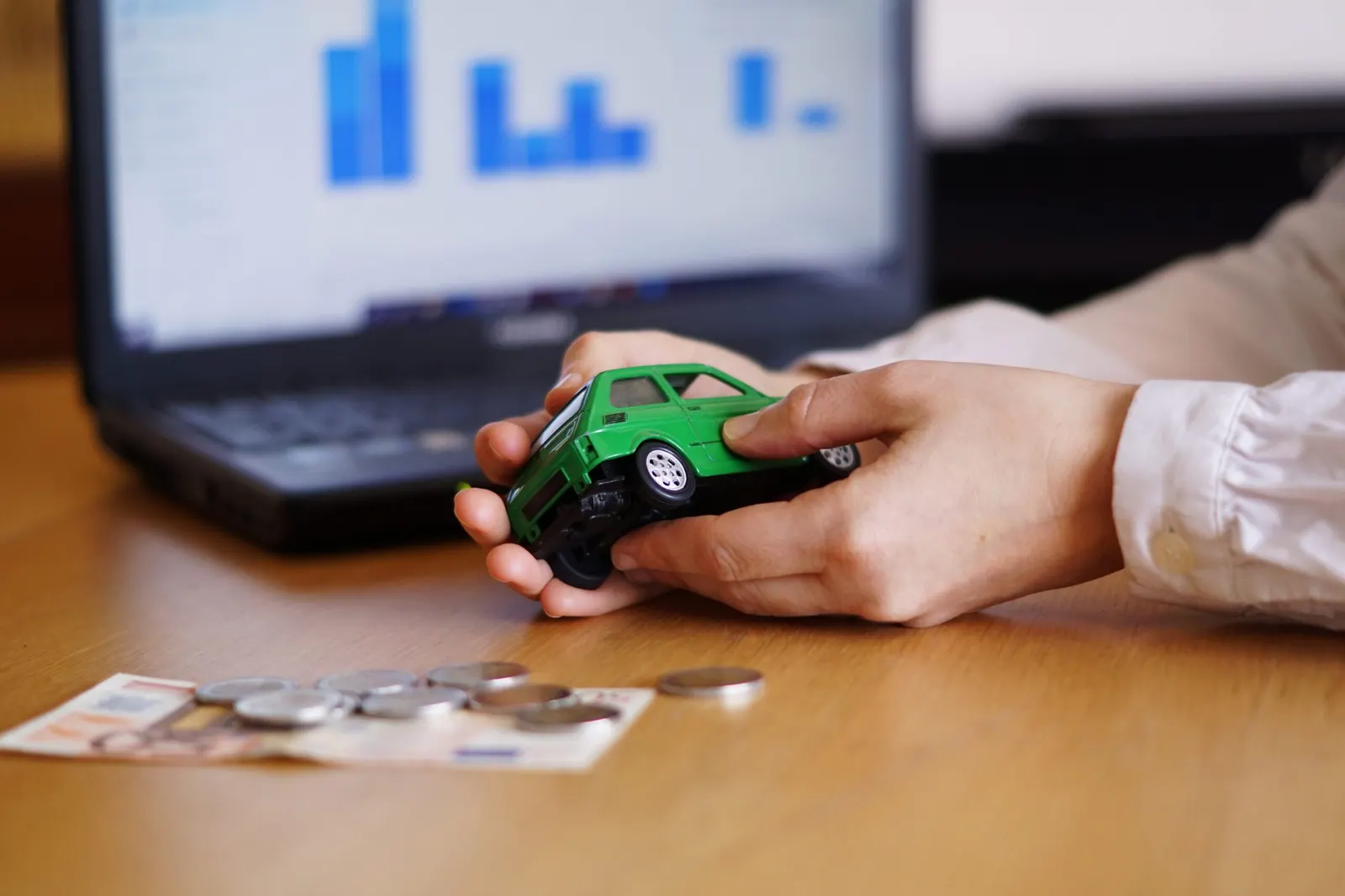 How Bundling and Hidden Discounts Secure Cheaper Car Insurance in Ontario